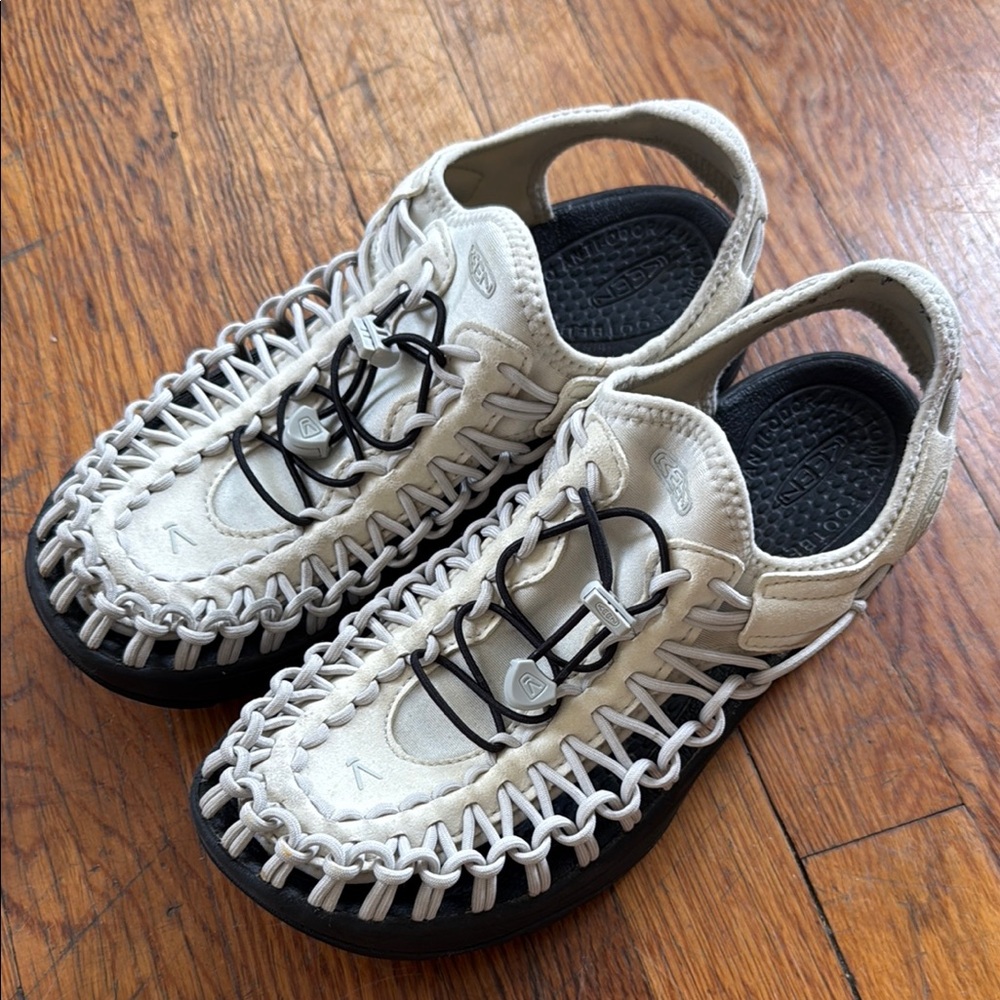 Keen Uneek Women’s 9.5 preloved